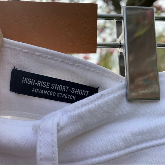 Hollister Curvy High-Rise White Rolled Denim Short - Picture 9 of 9